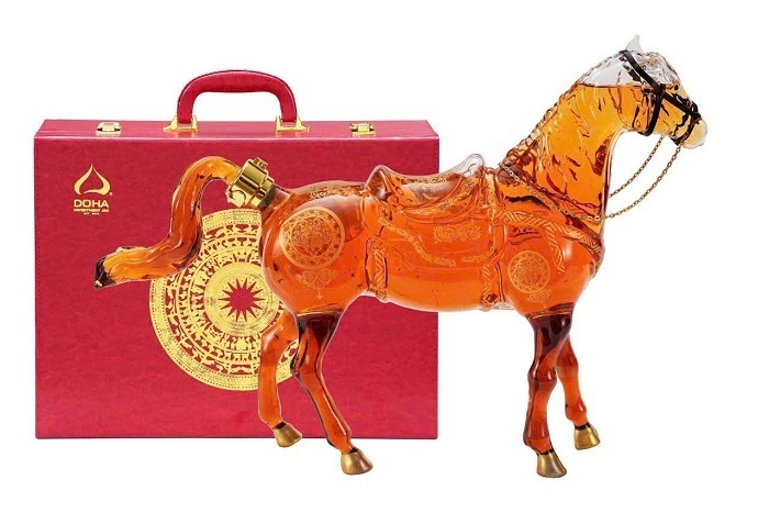 Rượu linh vật Ngựa – Món quà tặng ý nghĩa dịp tết Bính Ngọ 2026